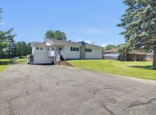 6898 Mitch Owens Rd, Ottawa, ON K4P 1C5