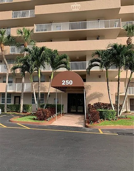 250 Jacaranda Dr #203 — Photo 20