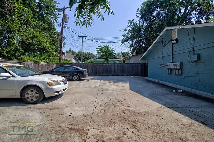 2639 E 10th St #4 — Photo 22