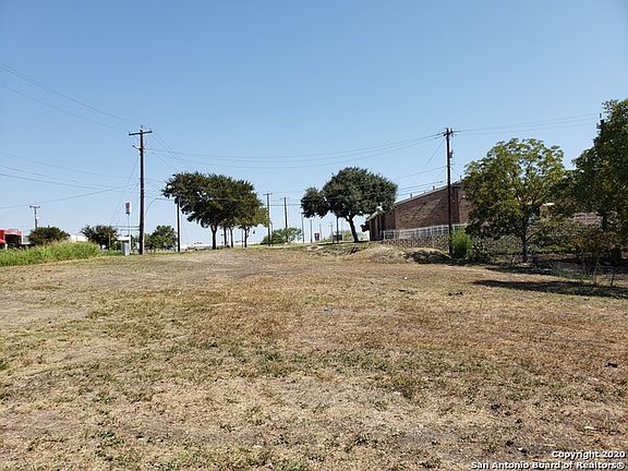 4th image of 102 Moon Valley Dr