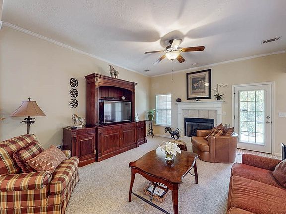 4th image of 770 Wickham Dr