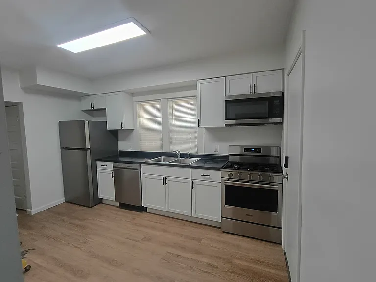 1120 N Chestnut St #1 — Photo 3