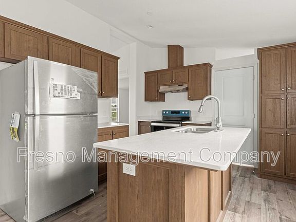 3rd image of 5925 E Tulare Ave Unit 110