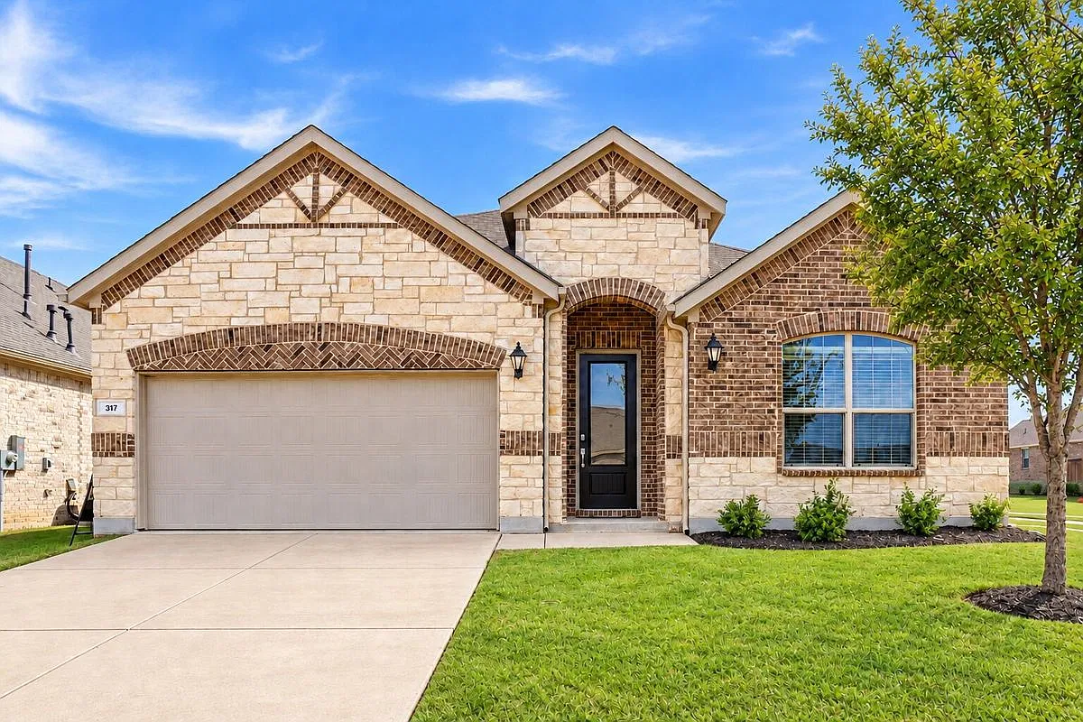 4 bed, 3.0 bath, 2386 sqft, $2,600 — Photo 1
