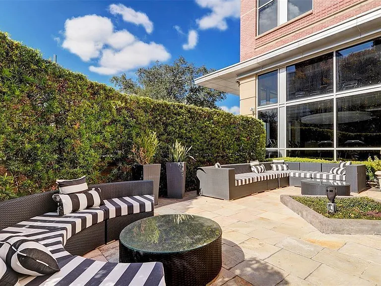 1901 Post Oak Blvd #3503 — Photo 41