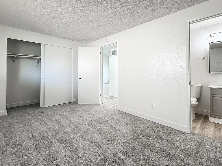 Tahoma Park Apartments — Photo 31