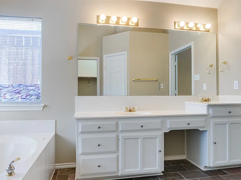 Dual sinks.