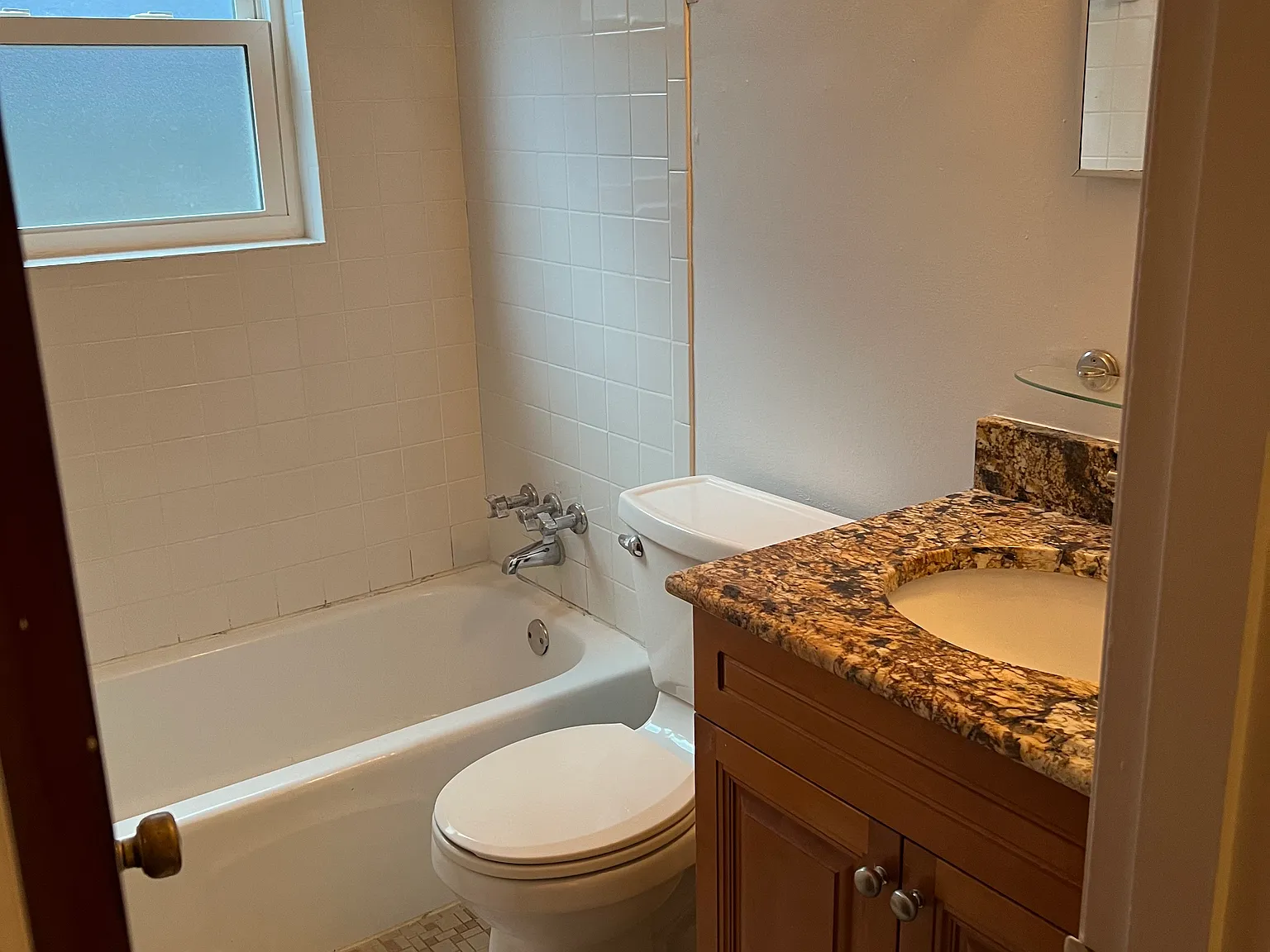 860 Monroe Dr NE — Photo 4