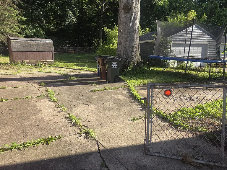 4407 Longwood Ave — Photo 11