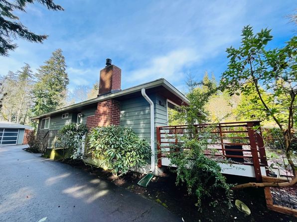 381 Ferncliff Ave NE