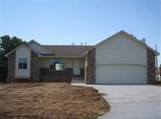 919 Forrest Gln, Arkansas City, KS 67005