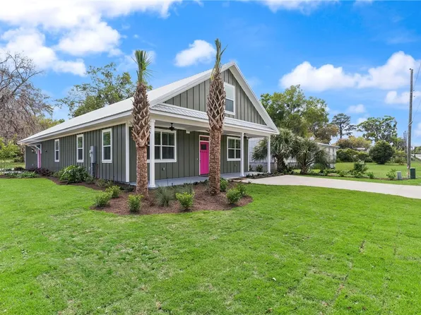 709 Adams St, Darien, GA 31305