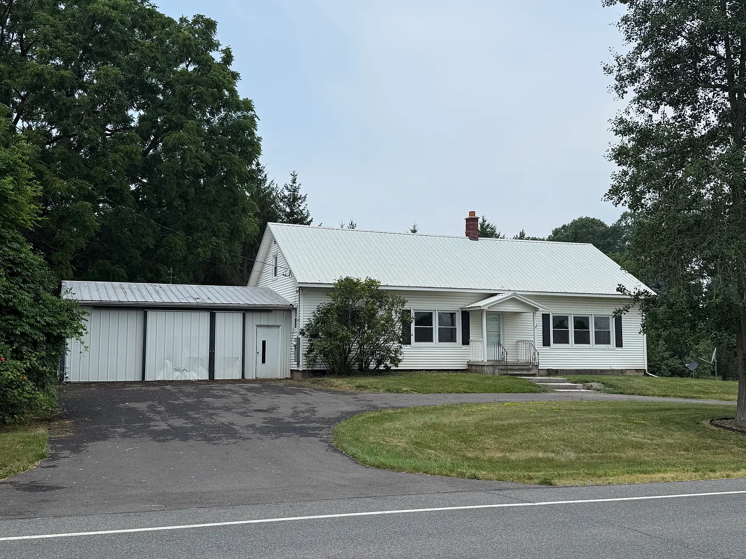 3 bed, 1.5 bath, 2154 sqft, $1,700 — Photo 1