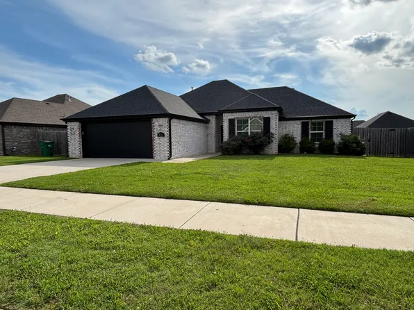 475 N Yona Ln, Farmington, AR 72730