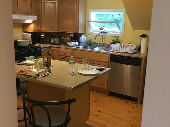 5th image of 17 Munn St #2