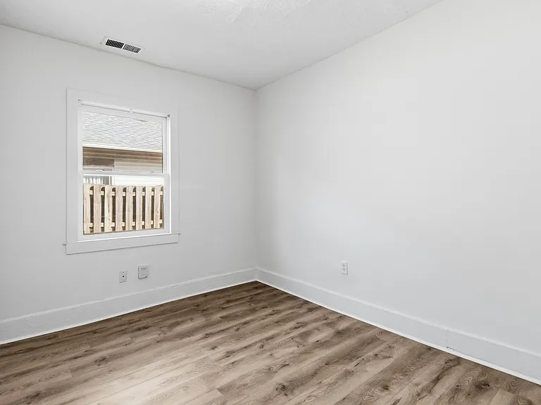 105 Marne Ave — Photo 12