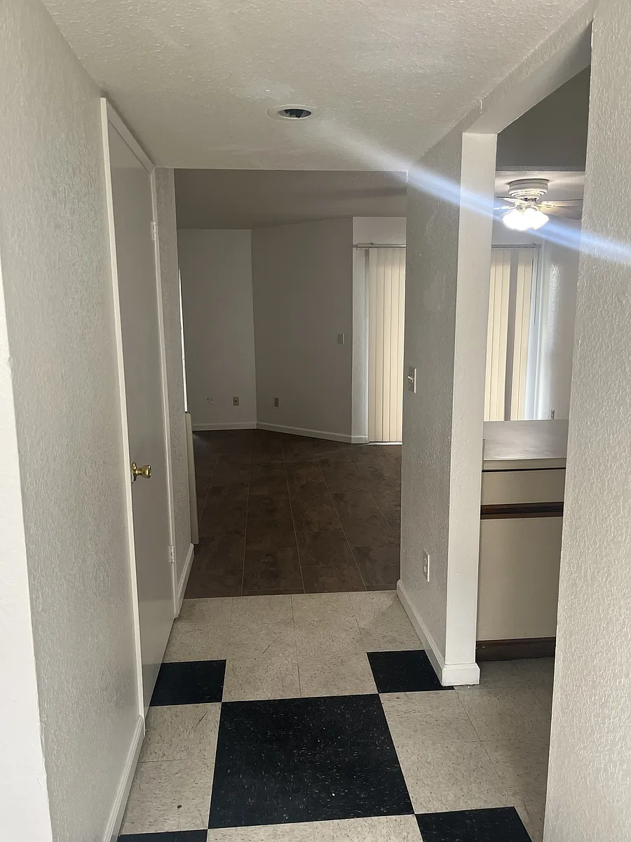 Building Photo - 5440 College Oak Dr #15