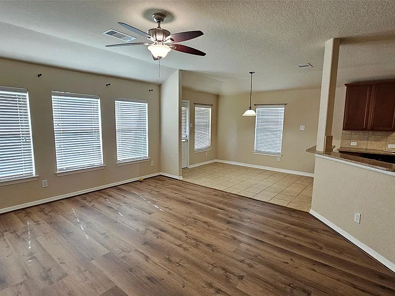 1219 Pecos Pass Dr — Photo 6