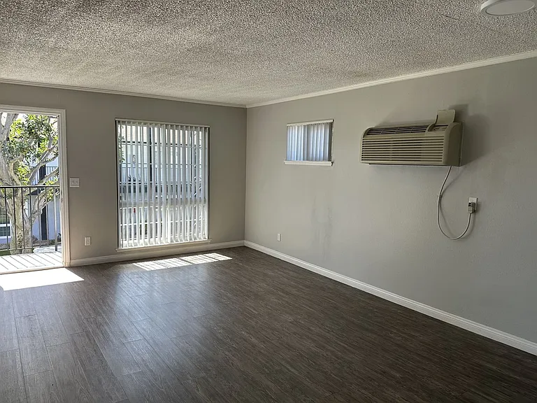 Villa Del Sol Apartments — Photo 109