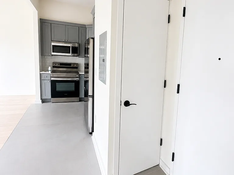 402 Saint Marks Pl #3 — Photo 2