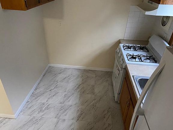3rd image of 34 Urban St Floor 2