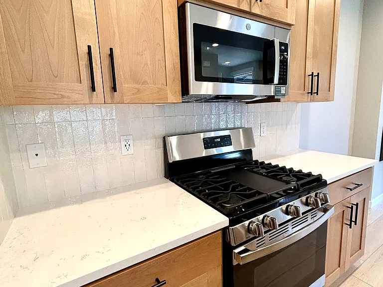Gas stove, quartz counters