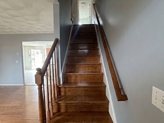 3rd image of 8 Tobie Ave