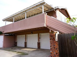 136 Cecil Pl APT 201, Costa Mesa, CA 92627