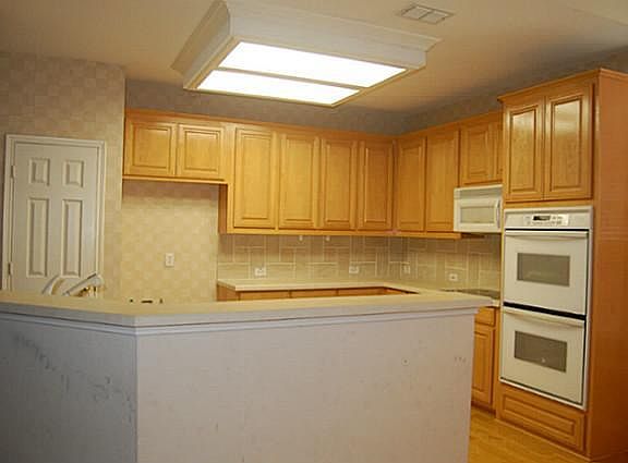 5th image of 415 Suncreek Dr