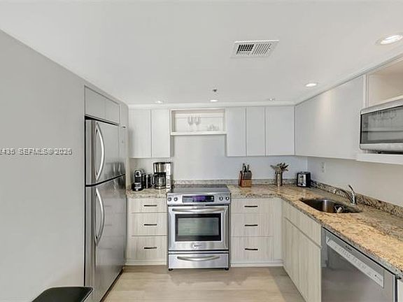 5th image of 2457 Collins Ave #Cu-1402