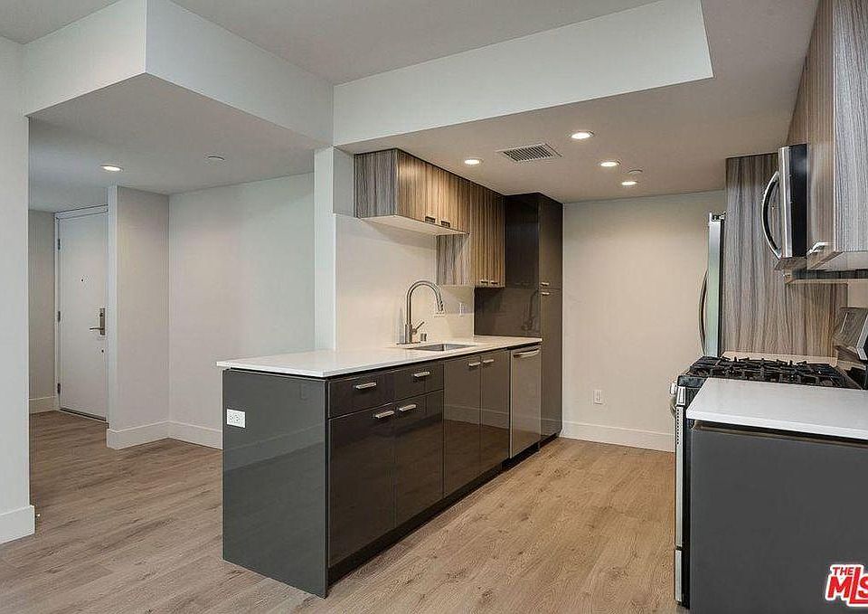 1st image of 1316 N Orange Dr Penthouse 2