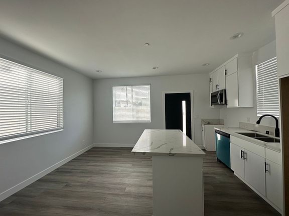 3rd image of 1542 W 84th St #1544