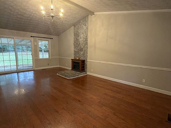 2nd image of 1121 Santa Fe Trl