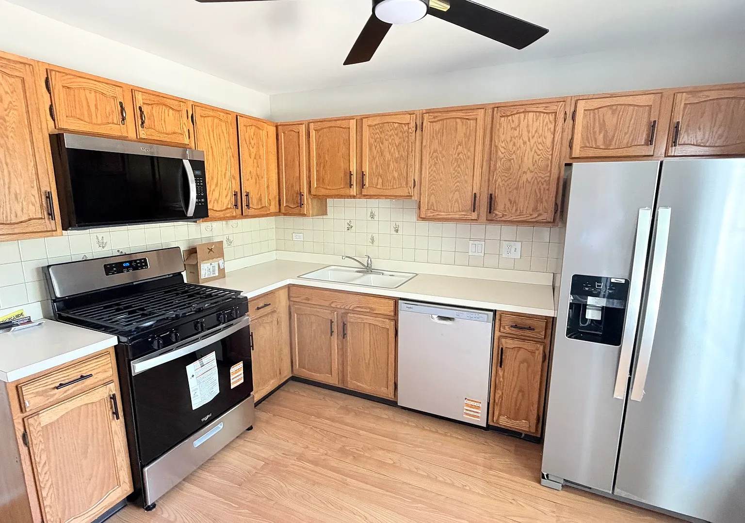3 bed, 2.0 bath, 1700 sqft, $2,800 — Photo 2