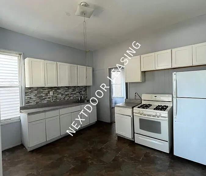 96 Brown Pl #SINGLEFAM — Photo 1