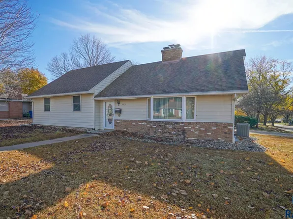 2713 W 26th St, Sioux Falls, SD 57105