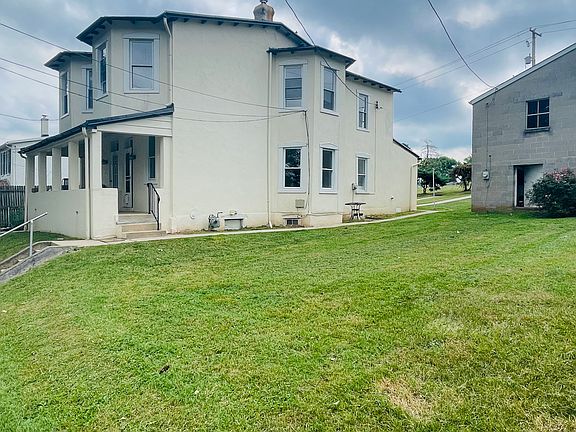 2nd image of 825 Maple Ave #1
