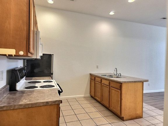 4th image of 419 E SPRING ST #B