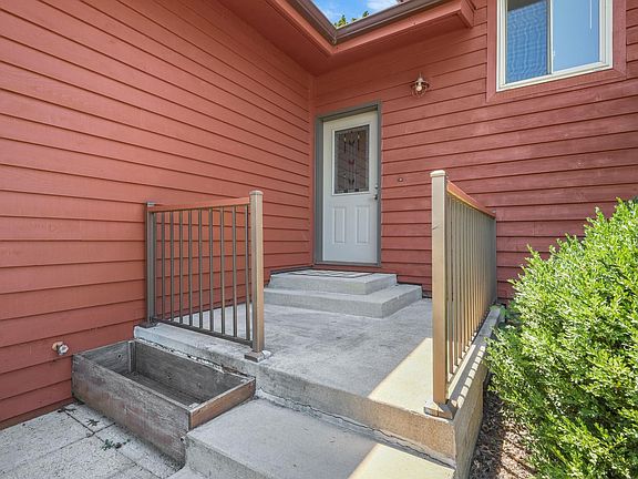 5th image of 550 Tamarack Rd