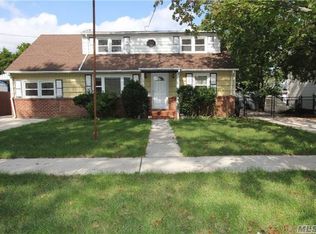 104 Perkins Ave, Oceanside, NY 11572