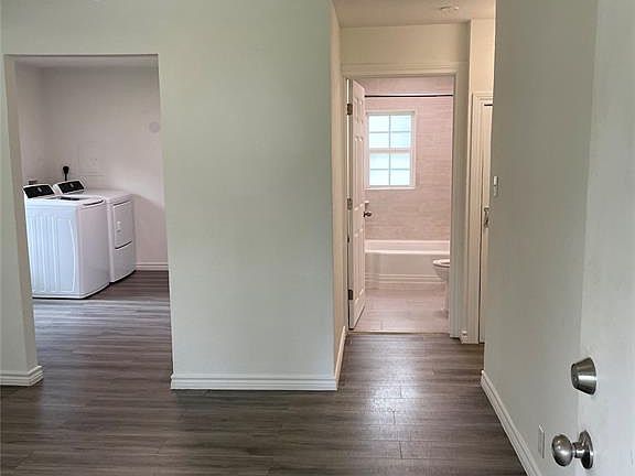 4th image of 1304 N Wisconsin Ave