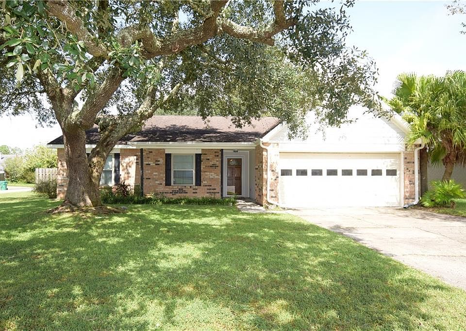 1st image of 139 Goldenwood Dr