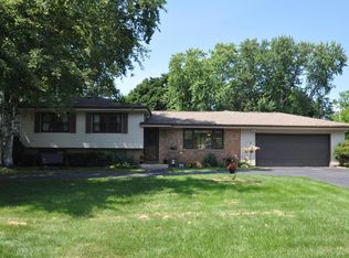 17360 Country Ln, Brookfield, WI 53045
