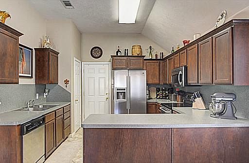 4th image of 6712 Wooded Dr