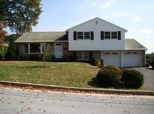 138 Crest Dr, Boyertown, PA 19512