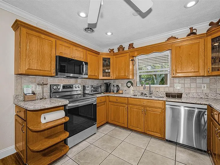 253 Park Cir S — Photo 10