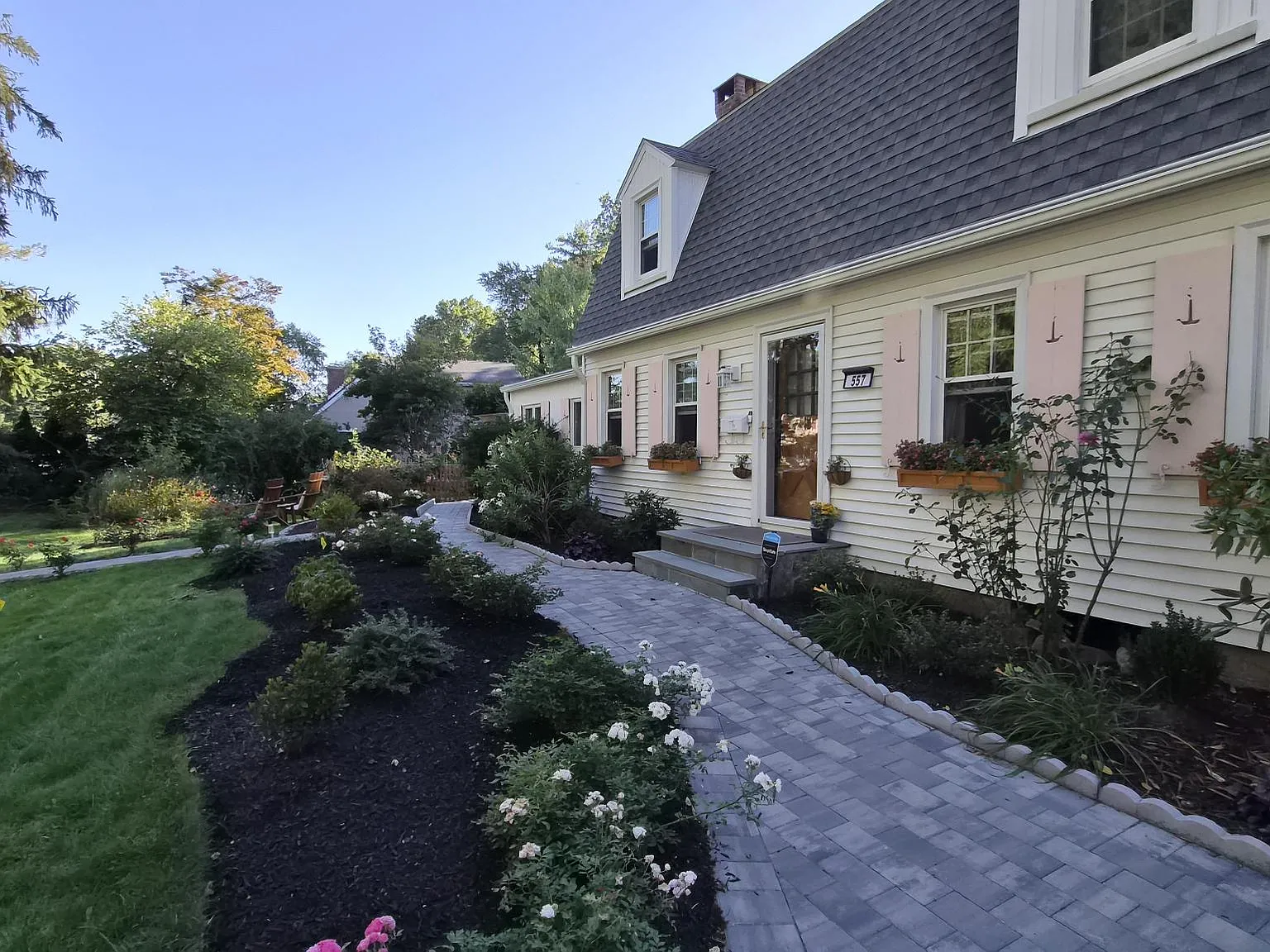 4 bed, 1940 sqft, $4,000 — Photo 2