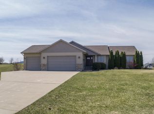 N13301 Larkspur Rd, Trempealeau, WI 54661