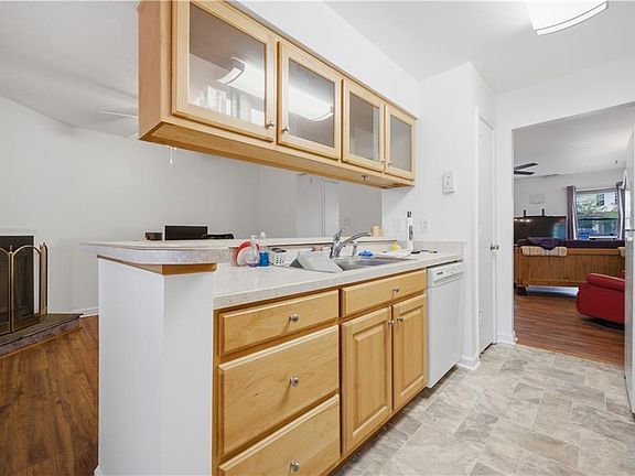 4th image of 8 N Gawain Way
