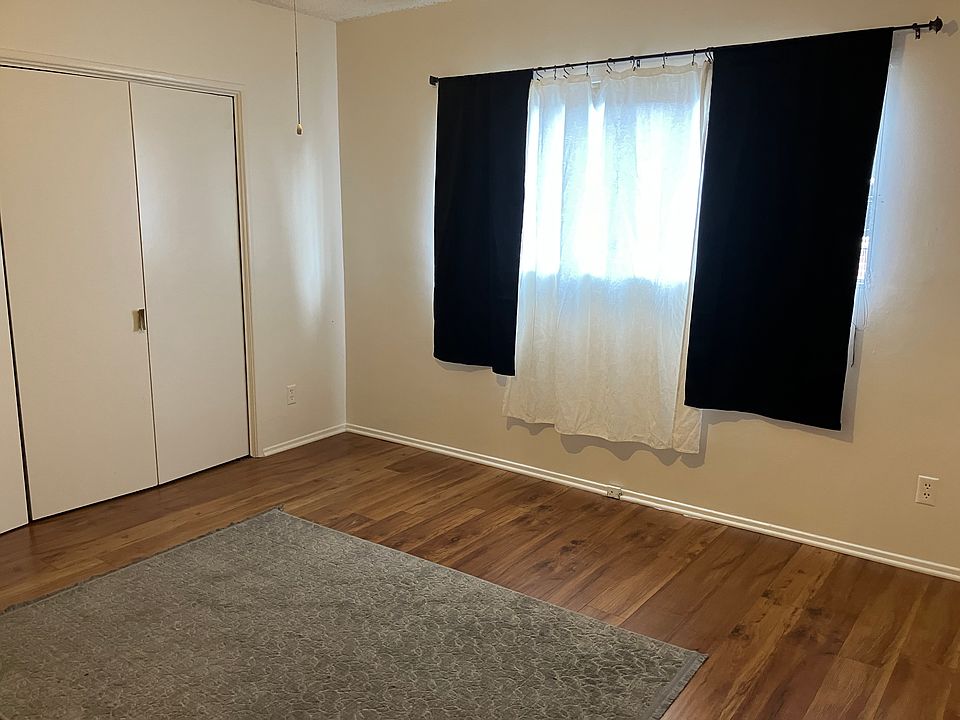 private bdr. en suite FULL bathroom